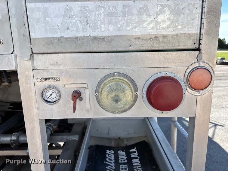 image for item FG0291 1989 Ford F600 fuel truck