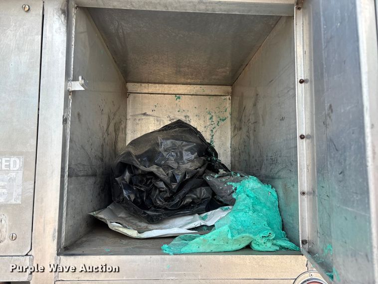 image for item FG0291 1989 Ford F600 fuel truck