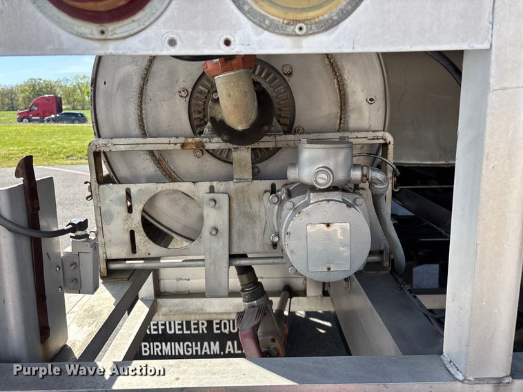 image for item FG0291 1989 Ford F600 fuel truck