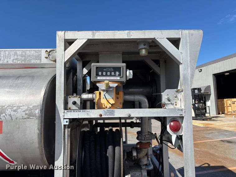 image for item FG0291 1989 Ford F600 fuel truck