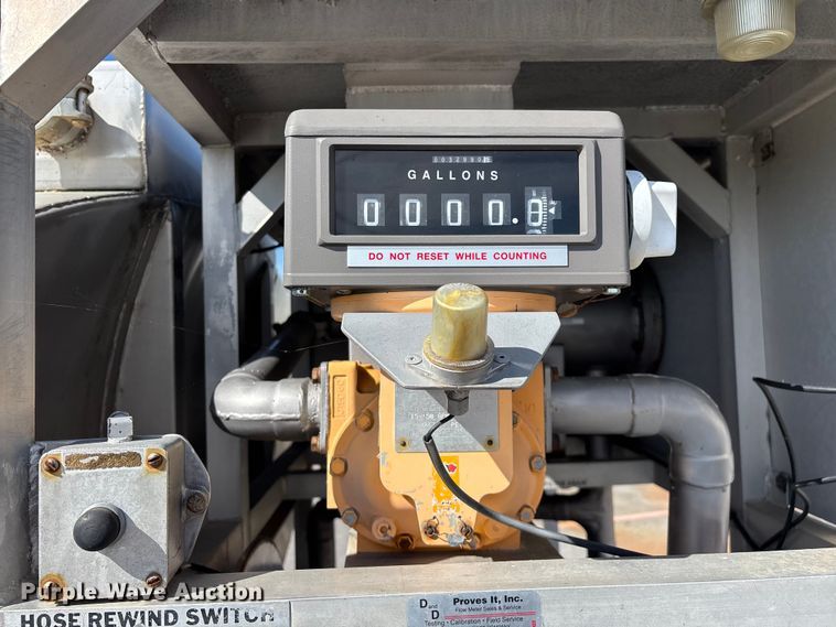 image for item FG0291 1989 Ford F600 fuel truck