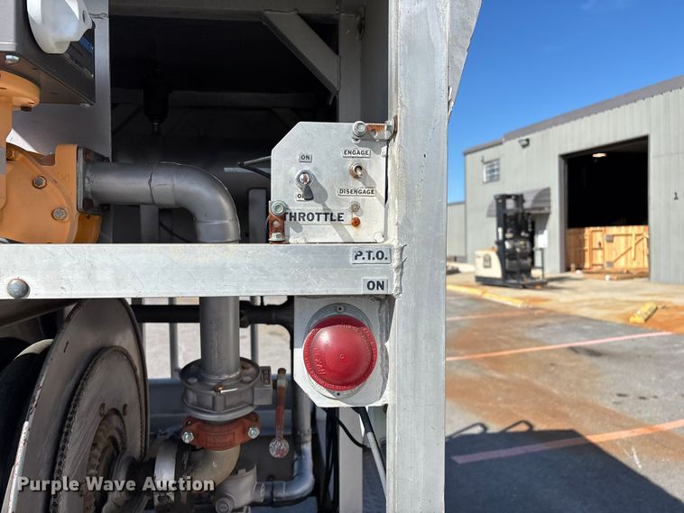 image for item FG0291 1989 Ford F600 fuel truck