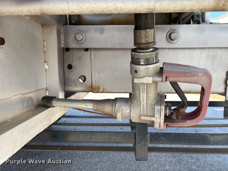 image for item FG0291 1989 Ford F600 fuel truck