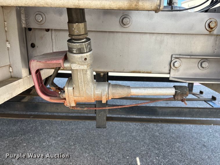 image for item FG0291 1989 Ford F600 fuel truck