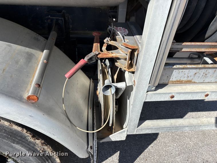 image for item FG0291 1989 Ford F600 fuel truck