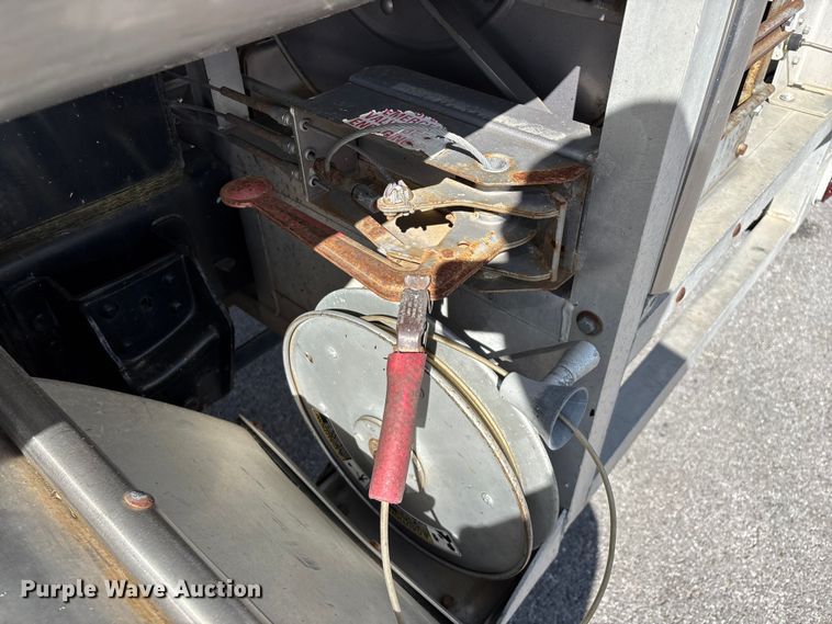 image for item FG0291 1989 Ford F600 fuel truck