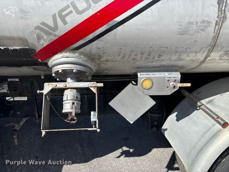 image for item FG0291 1989 Ford F600 fuel truck