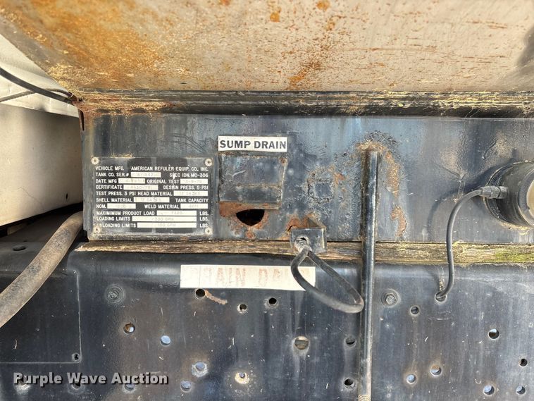 image for item FG0291 1989 Ford F600 fuel truck