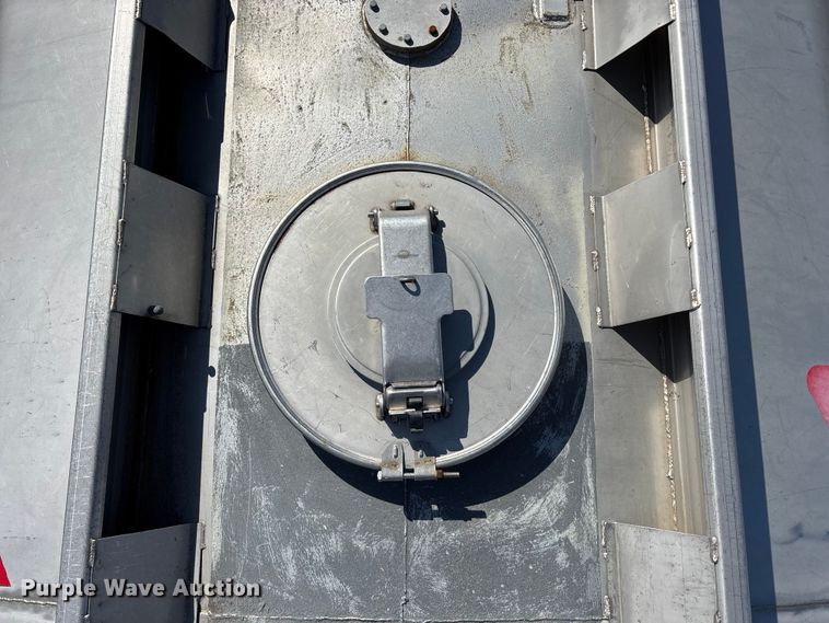 image for item FG0291 1989 Ford F600 fuel truck