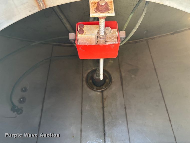 image for item FG0291 1989 Ford F600 fuel truck