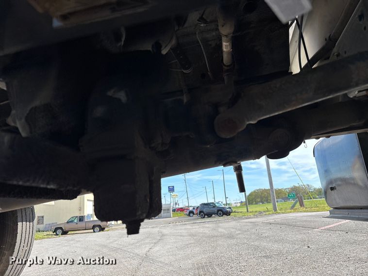 image for item FG0291 1989 Ford F600 fuel truck