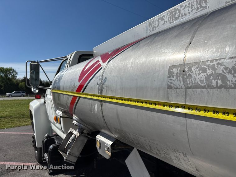 image for item FG0291 1989 Ford F600 fuel truck