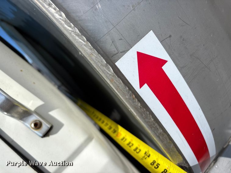 image for item FG0291 1989 Ford F600 fuel truck