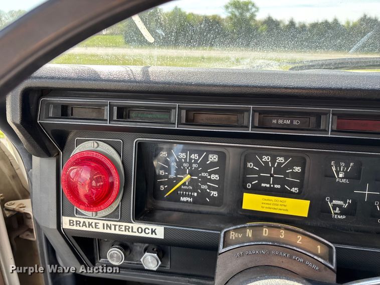 image for item FG0291 1989 Ford F600 fuel truck