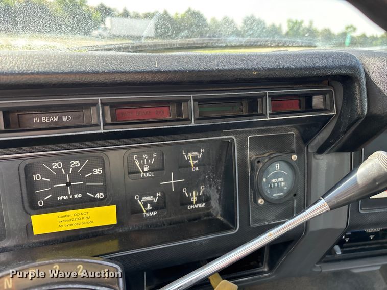 image for item FG0291 1989 Ford F600 fuel truck