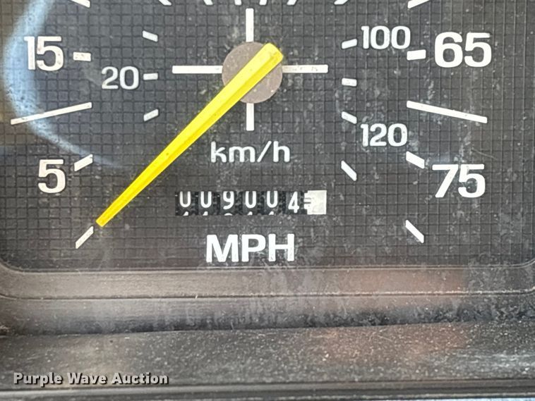 image for item FG0291 1989 Ford F600 fuel truck