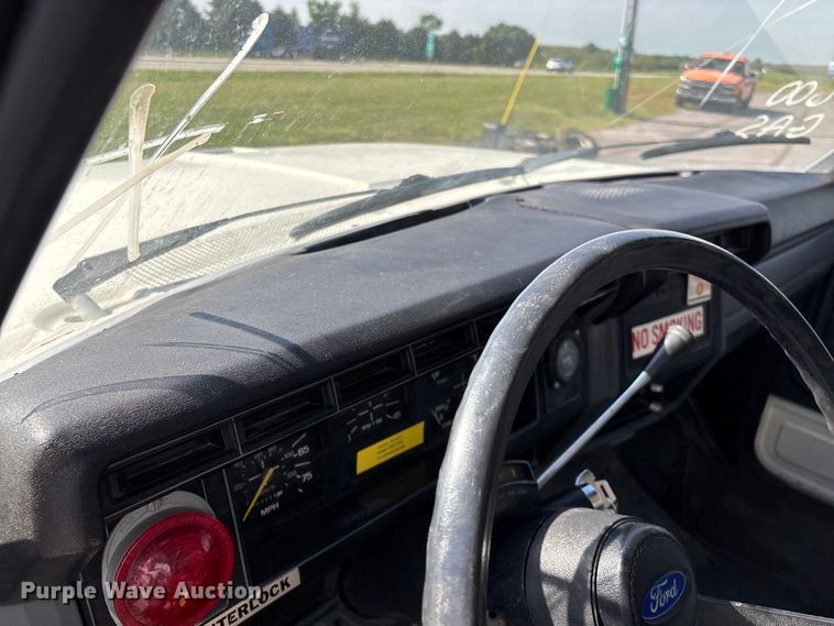 image for item FG0291 1989 Ford F600 fuel truck