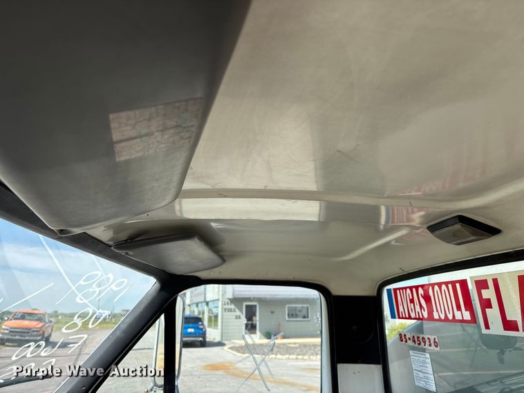 image for item FG0291 1989 Ford F600 fuel truck