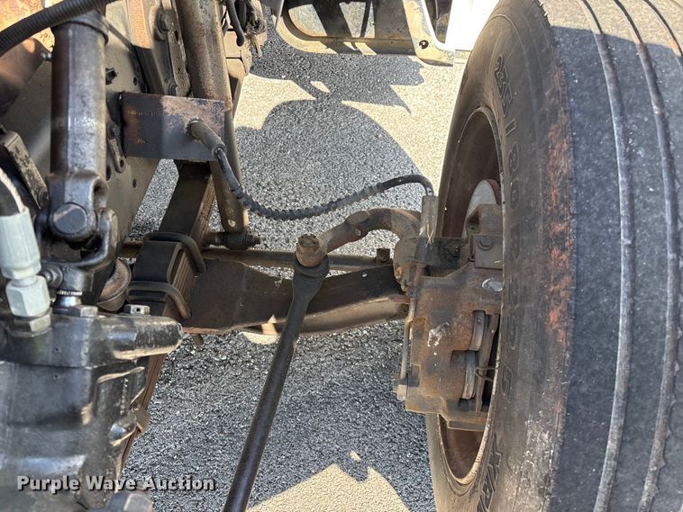 image for item FG0291 1989 Ford F600 fuel truck