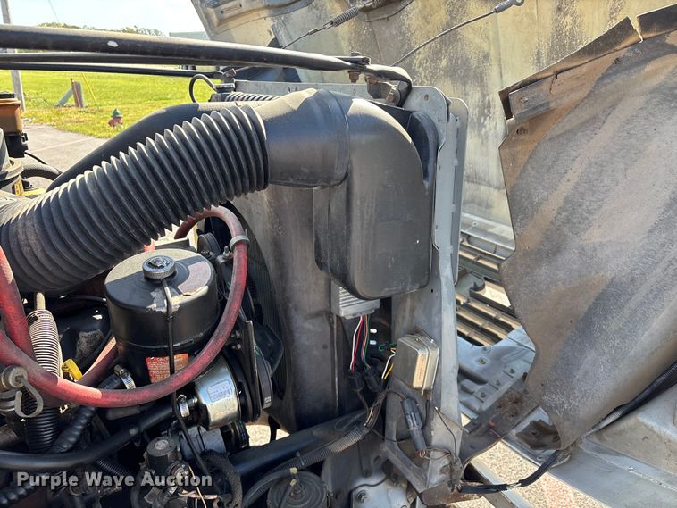 image for item FG0291 1989 Ford F600 fuel truck