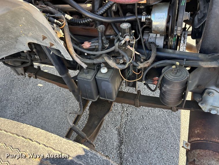 image for item FG0291 1989 Ford F600 fuel truck