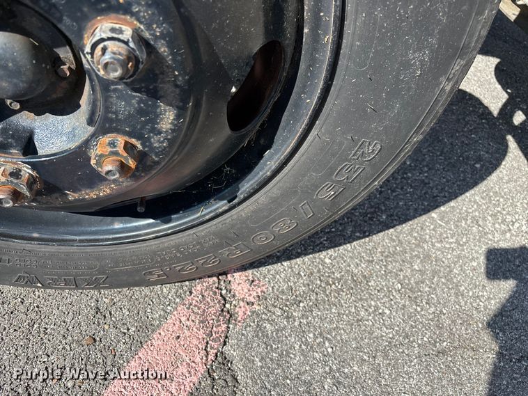 image for item FG0291 1989 Ford F600 fuel truck