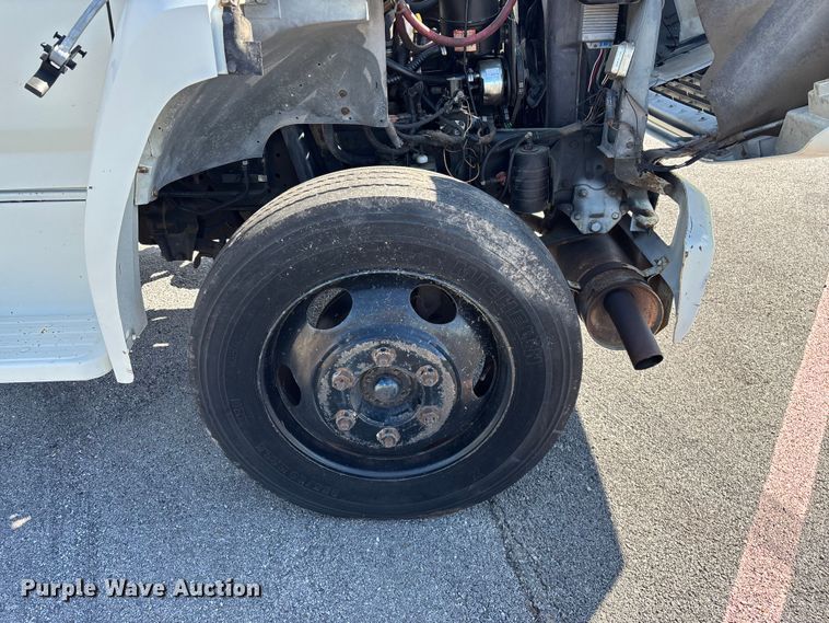 image for item FG0291 1989 Ford F600 fuel truck