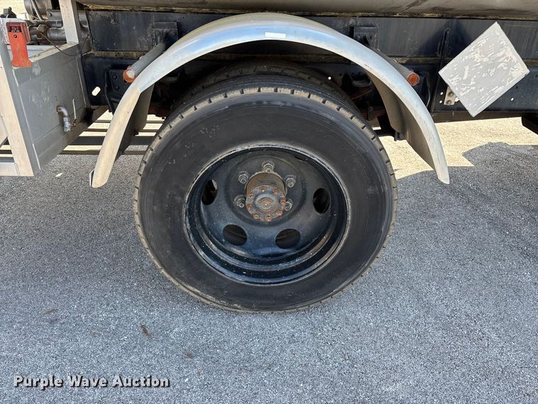 image for item FG0291 1989 Ford F600 fuel truck