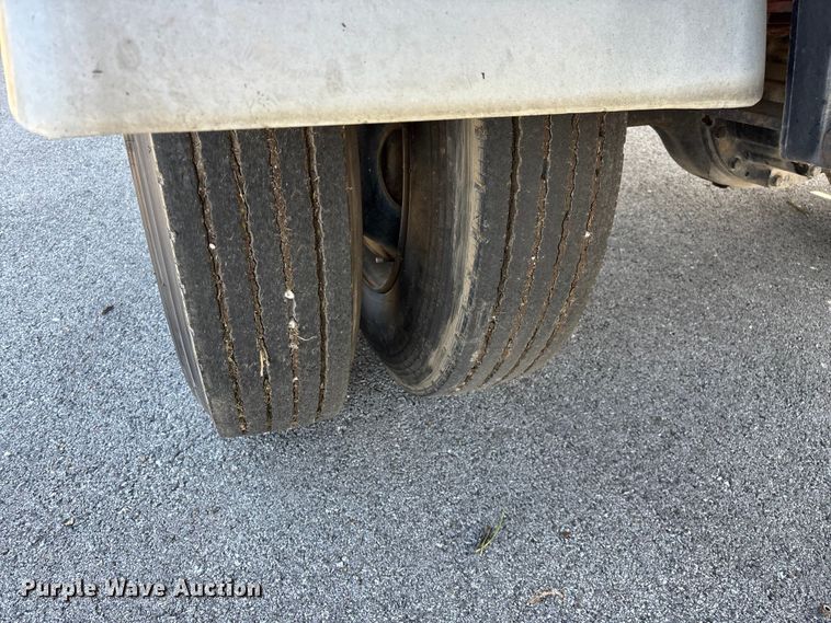 image for item FG0291 1989 Ford F600 fuel truck