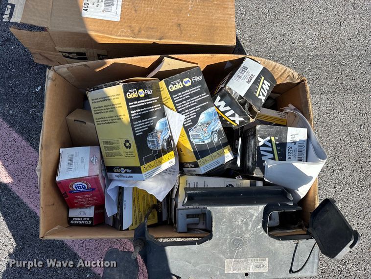 image for item FG0291 1989 Ford F600 fuel truck