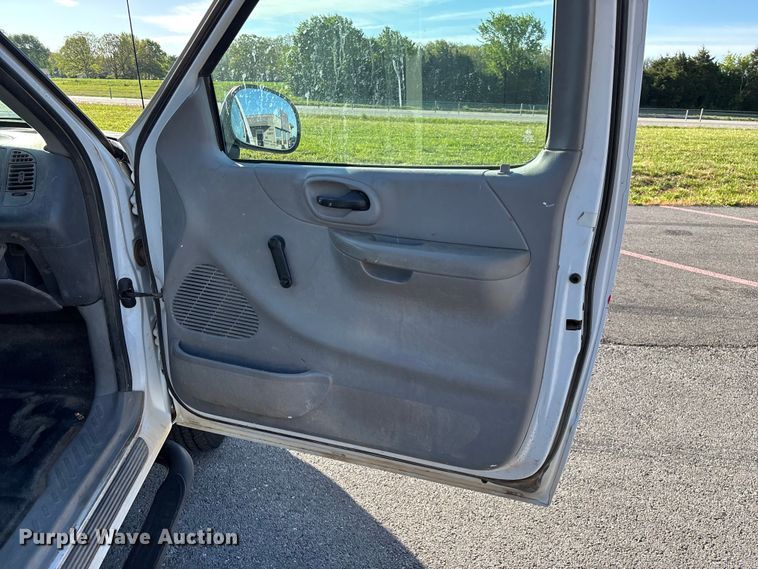 image for item FG0292 2001 Ford F150 Ext. Cab pickup truck