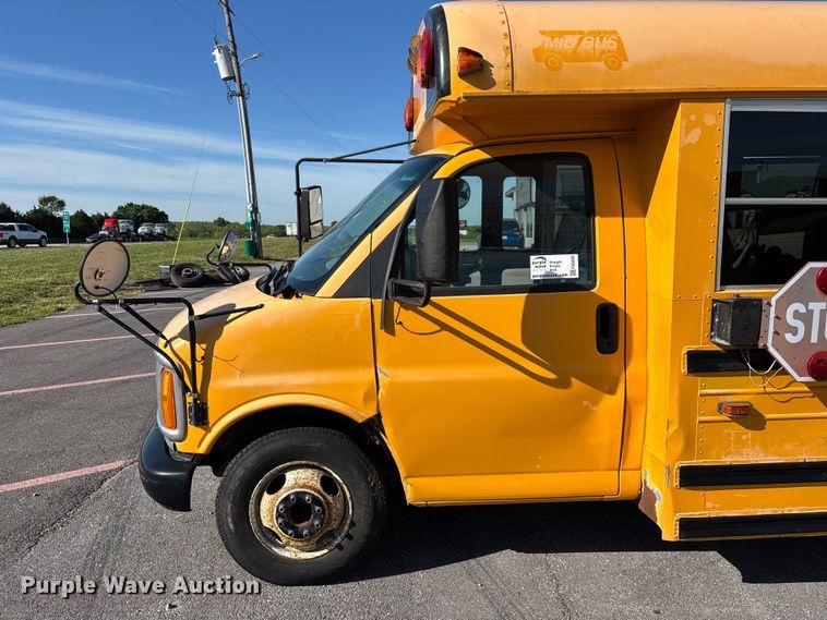 image for item FG0295 1998 Chevrolet Express school bus