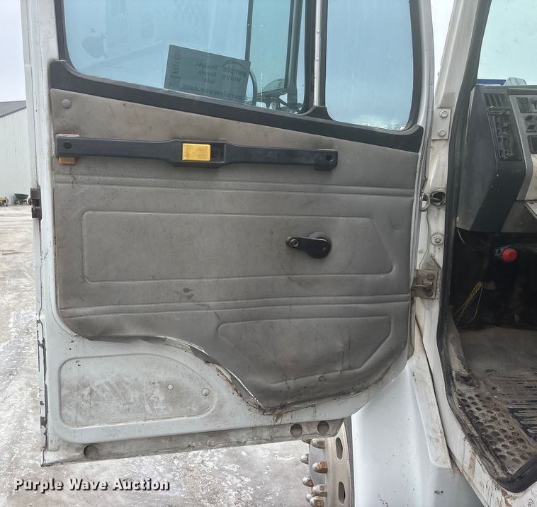 image for item FG1555 1998 Freightliner FL60 utility / service truck