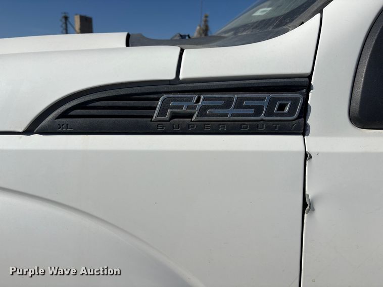 image for item FG2805 2015 Ford F250 Super Duty Crew Cab pickup truck