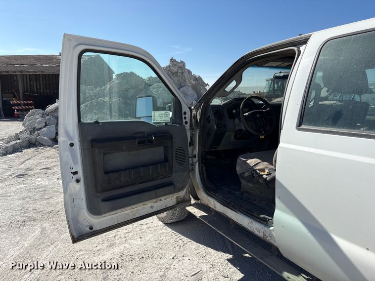 image for item FG2805 2015 Ford F250 Super Duty Crew Cab pickup truck