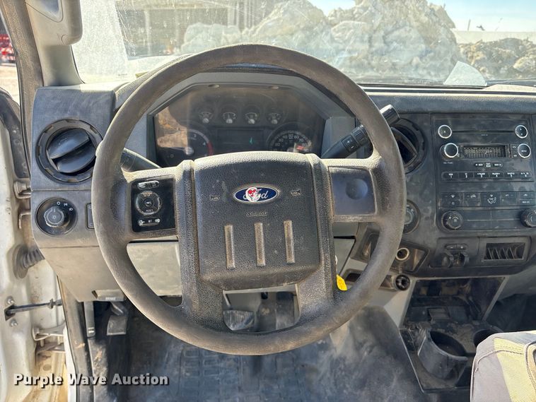 image for item FG2805 2015 Ford F250 Super Duty Crew Cab pickup truck