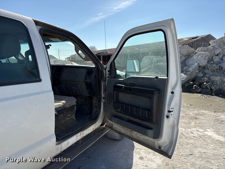 image for item FG2805 2015 Ford F250 Super Duty Crew Cab pickup truck