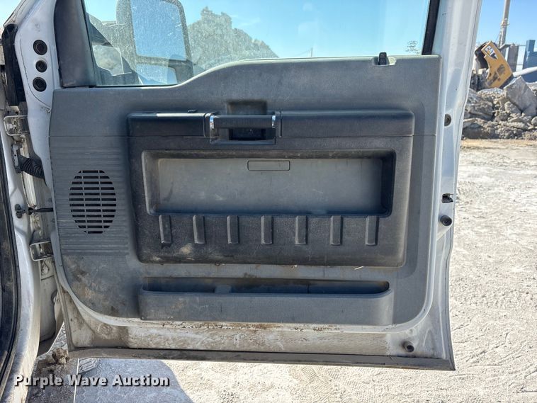 image for item FG2805 2015 Ford F250 Super Duty Crew Cab pickup truck