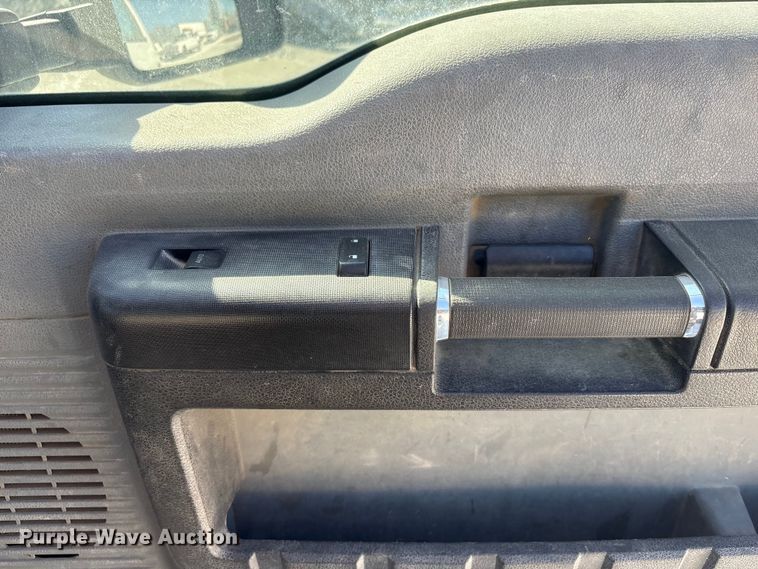 image for item FG2805 2015 Ford F250 Super Duty Crew Cab pickup truck