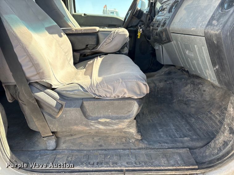 image for item FG2805 2015 Ford F250 Super Duty Crew Cab pickup truck