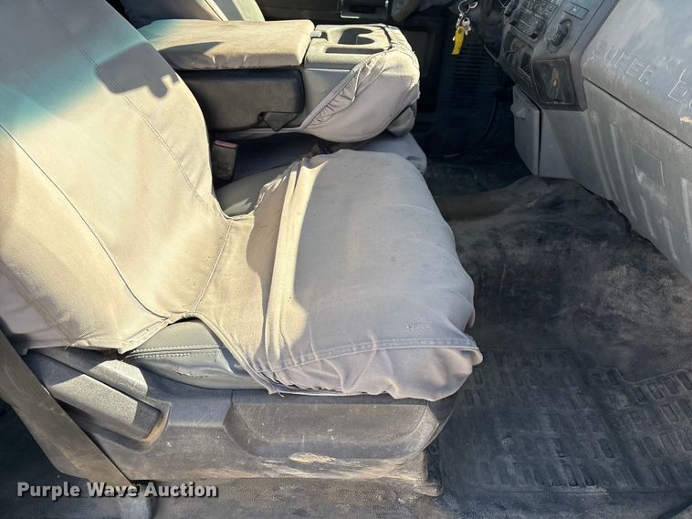 image for item FG2805 2015 Ford F250 Super Duty Crew Cab pickup truck