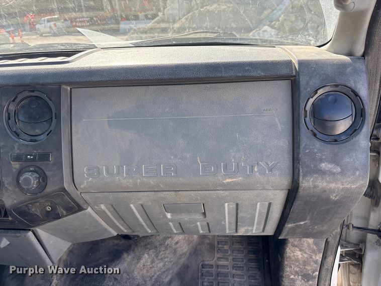 image for item FG2805 2015 Ford F250 Super Duty Crew Cab pickup truck