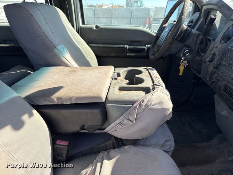 image for item FG2805 2015 Ford F250 Super Duty Crew Cab pickup truck