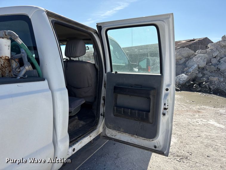 image for item FG2805 2015 Ford F250 Super Duty Crew Cab pickup truck