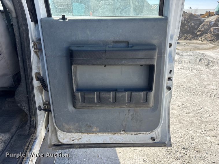 image for item FG2805 2015 Ford F250 Super Duty Crew Cab pickup truck