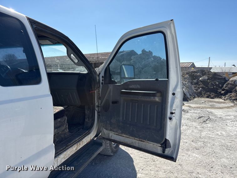 image for item FG2806 2013 Ford F250 Super Duty Ext. Cab pickup truck