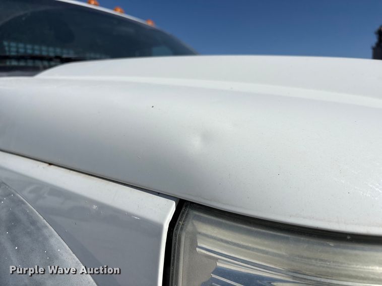 image for item FG2807 2011 Ford F550 flatbed truck