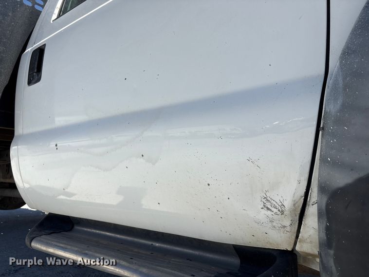 image for item FG2807 2011 Ford F550 flatbed truck