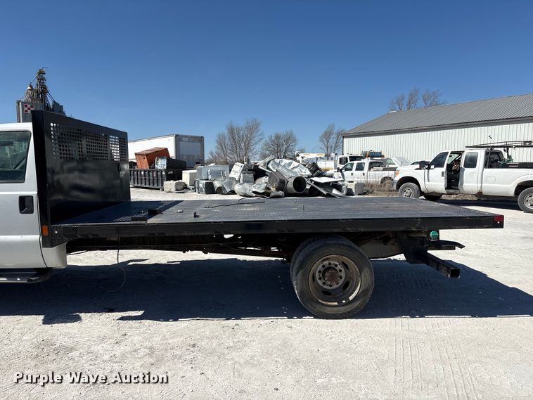 image for item FG2807 2011 Ford F550 flatbed truck