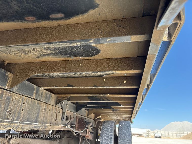 image for item FG2807 2011 Ford F550 flatbed truck